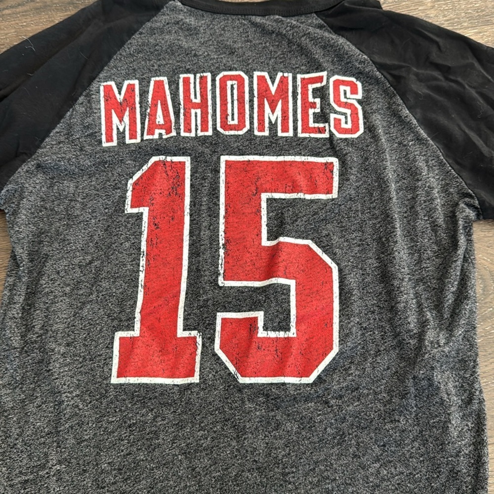 Kansas City Chiefs 3/4 sleeve shirt. Women’s size S.  Patrick Mahomes, 15. - Picture 4 of 5
